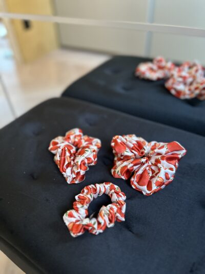 Strawberry Bliss Scrunchie 🍓 - Obrázek 3